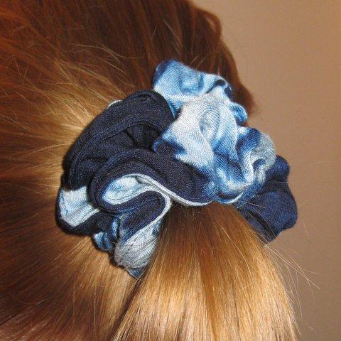 Alma de Añil Scrunchie