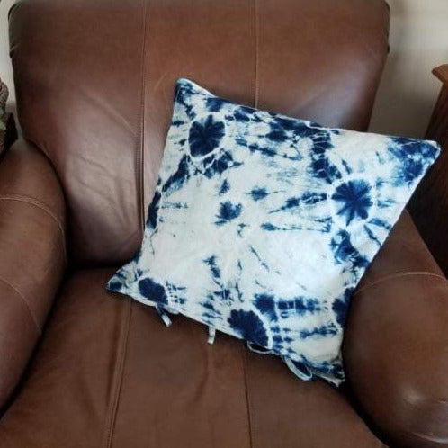 Alma de Añil Throw Pillow Covers