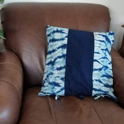 Alma de Añil Throw Pillow Covers